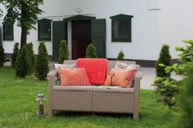 Диван пластиковый Корфу (Corfu love seat) капучино - песок в Игриме - igrim.ok-mebel.com | фото 3