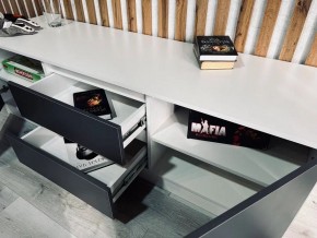 Тумба ТВ большая Парус (Белый/Графит) в Игриме - igrim.ok-mebel.com | фото 3